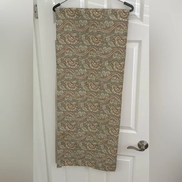 Pottery Barn Table Runner - Picture 2 of 2